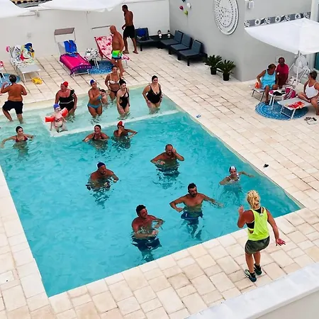 Alto Salento - Pool And Sun Bed & Breakfast 4*